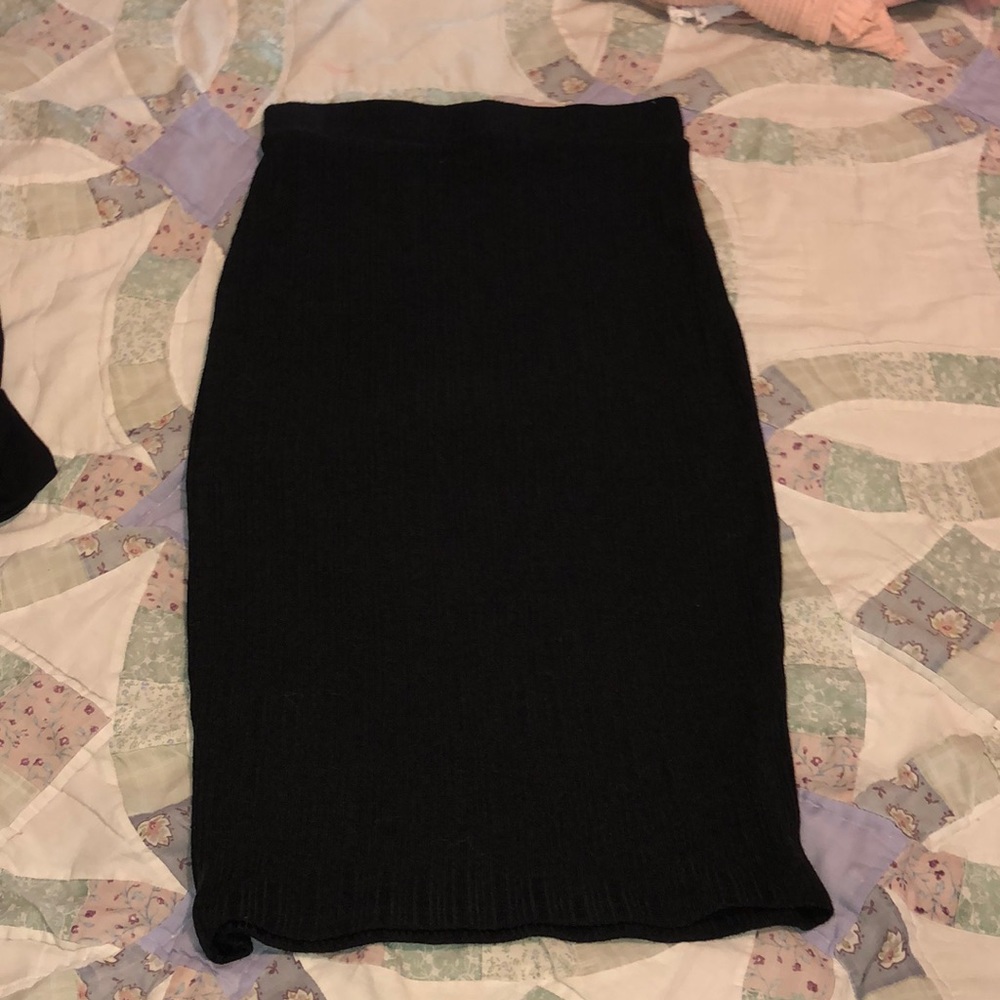 Black knit skirt